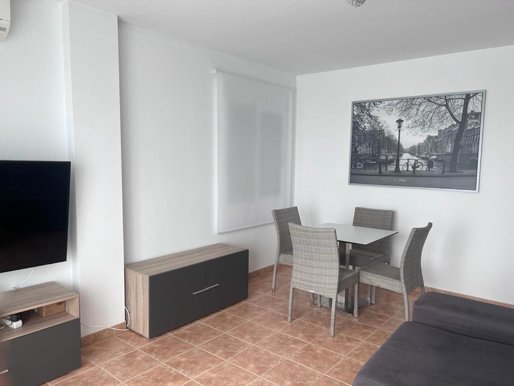 Apartamentos La Caleta Калета-де-Велес Екстер'єр фото