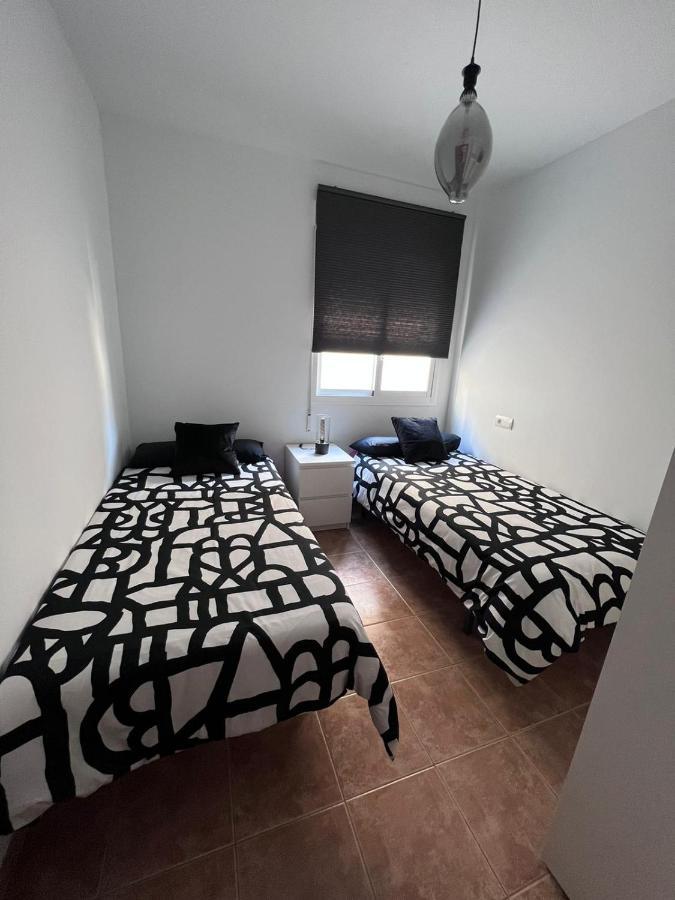 Apartamentos La Caleta Калета-де-Велес Екстер'єр фото